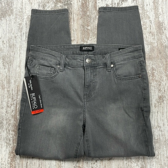 Buffalo David Bitton NWT Gray Aubrey Mid Rise Super Soft Capri Jeans - Picture 1 of 8